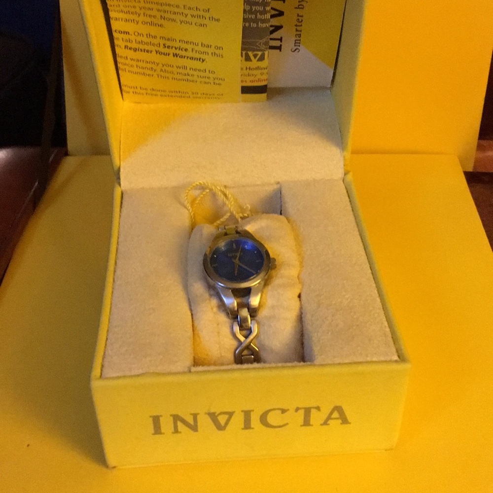 Ladies Invicta watch EUC ♥️ blue face - Picture 3 of 7